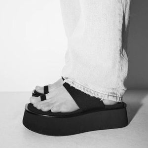 Zara Low Heel Platform Sandals with Toe Loop